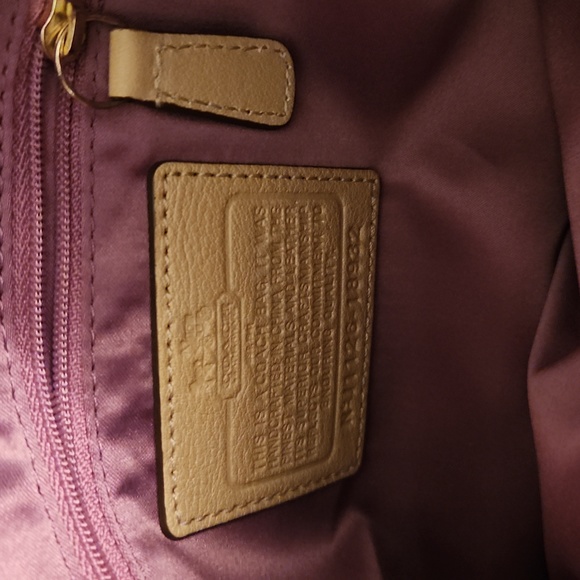 Gold Coach shoulder bag - Picture 2 of 7